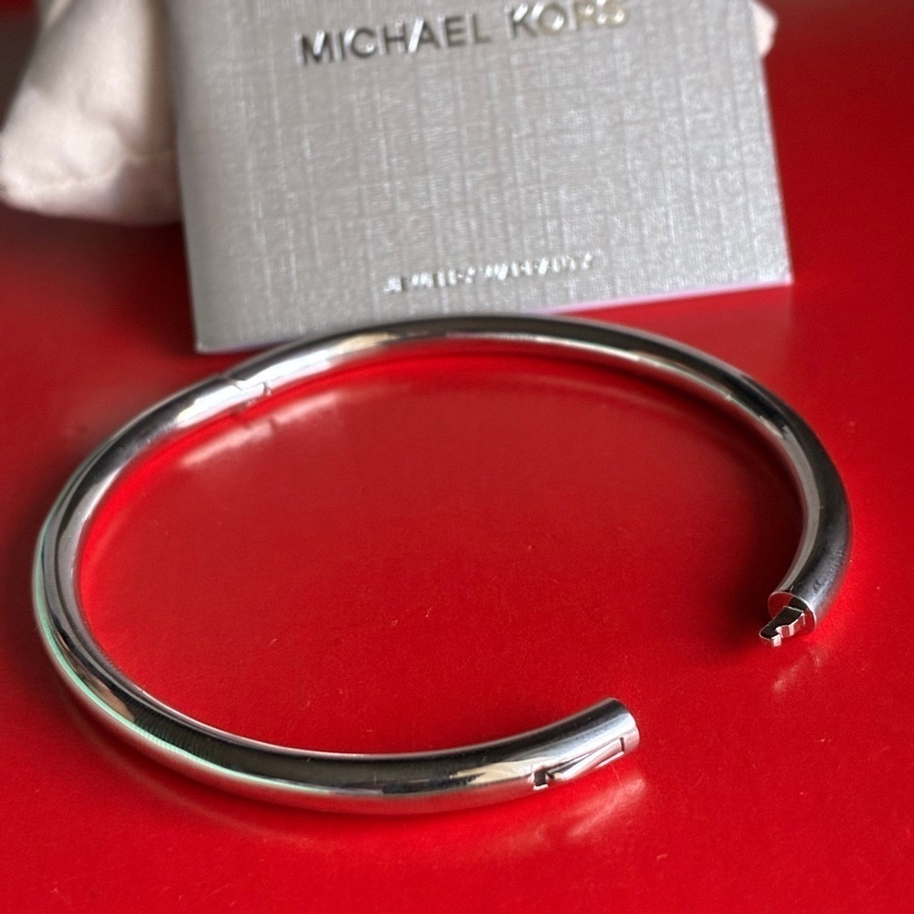 MICHAEL KORS Bracelet and Earrings Set. - Picture 14 of 16